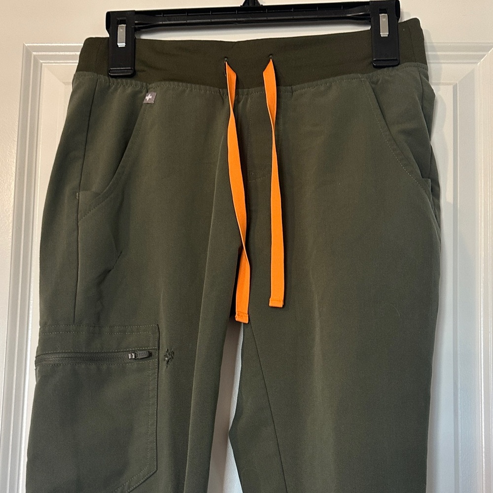 Women's Dark Olive Zamora - Petite Jogger Scrub Pants - XS - Petite / Dark Olive